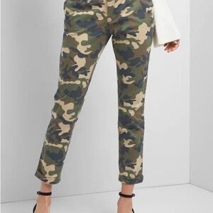 GAP Women’s Camouflage Print Girlfriends Chinos Raw Hem Size 8